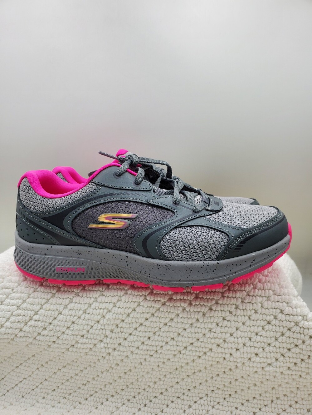 Skechers Gray & Hot Pink Women's Athletic Walking Sneakers